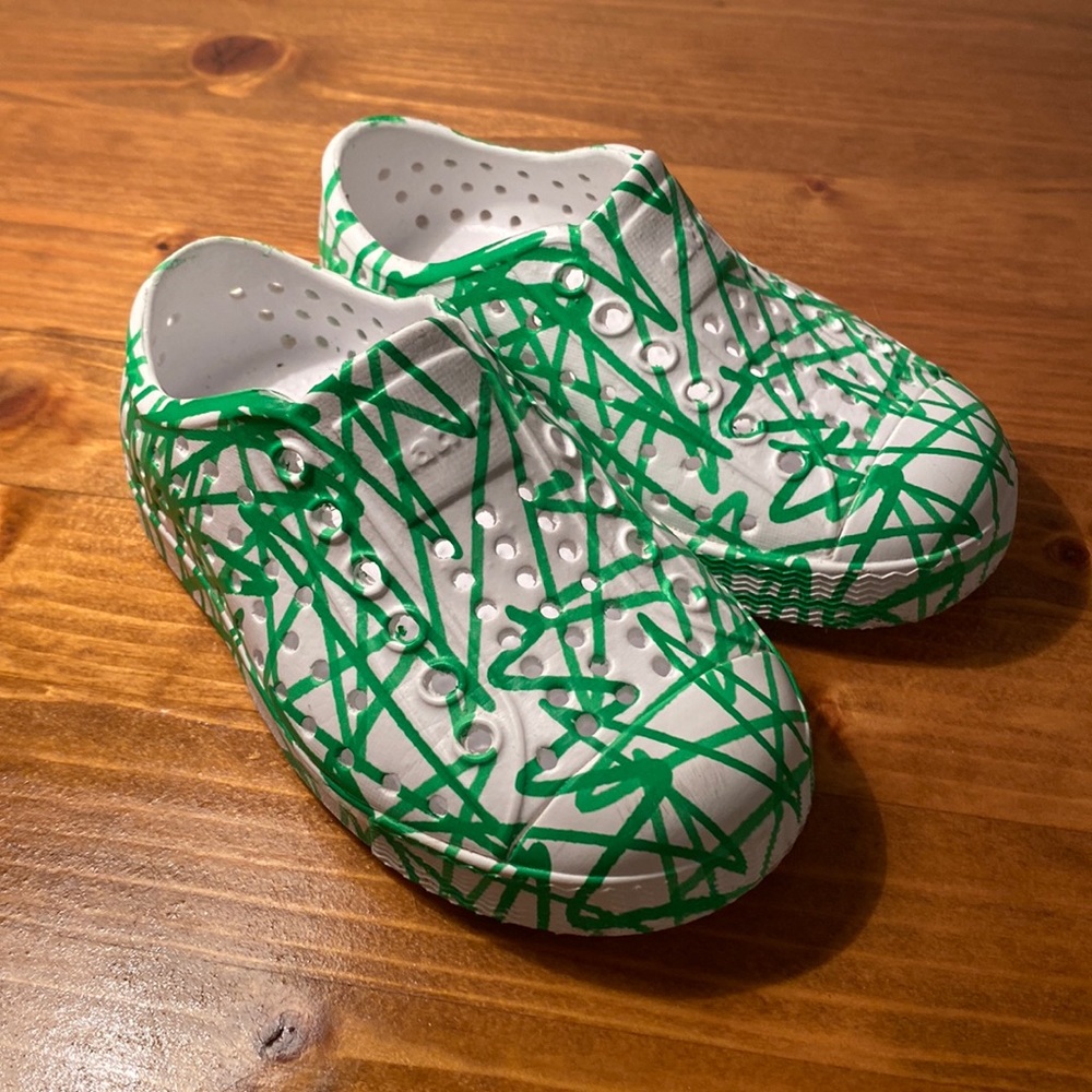 Native X Crayola kids Jefferson Print shoes size 6